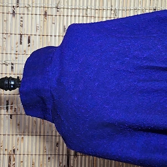 Beautiful Textured Purple Cape with Two Buttons 100% Wool Zig Zag from Nepal - Picture 5 of 9